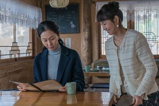 염정아 김소진(사진=미성년 스틸컷)